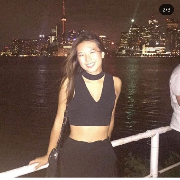 Cut out crop top - Picture 2 of 3